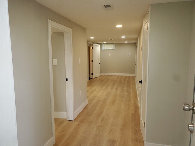 Building Photo - Stylish renovated 1 bedroom apartment