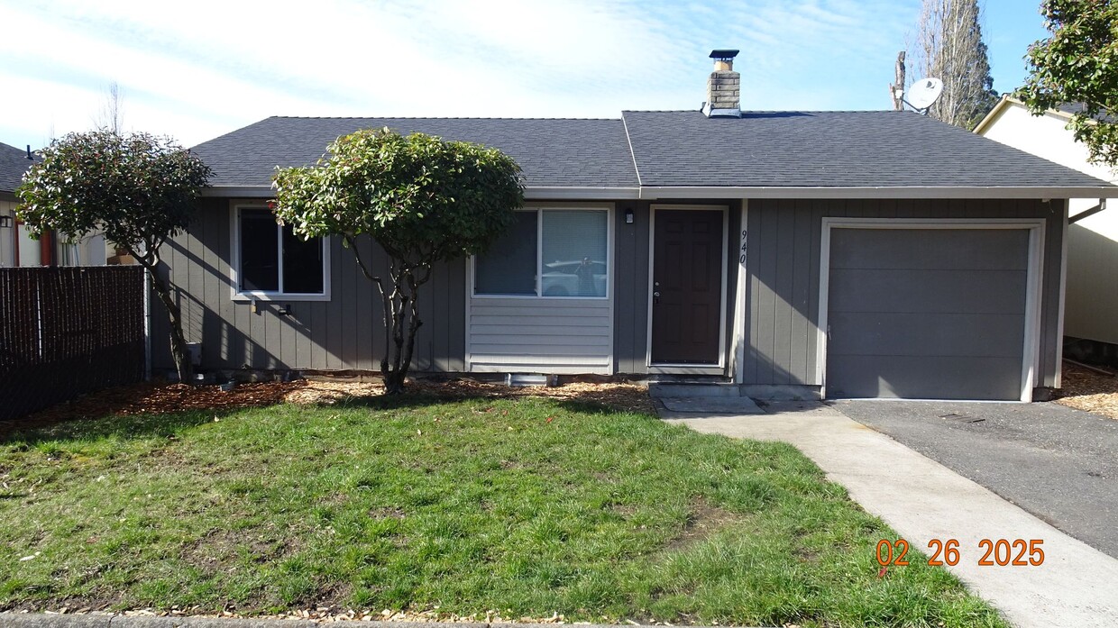 Foto principal - Newly Remodeled 3 Bedroom Ranch Style Home