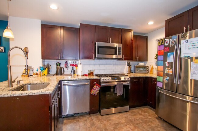 Building Photo - 319 Pavonia Ave