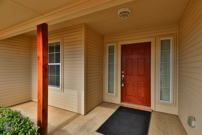 Building Photo - 3/2/2 near Diamondback Golf Course!