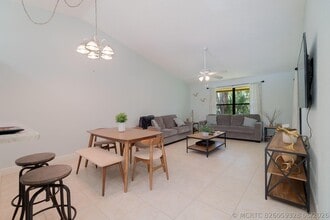 Building Photo - 13095 Belhaven Ct