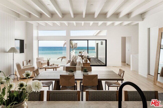 Foto del edificio - 27356 Escondido Beach Rd