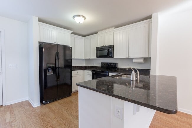 Building Photo - 1249 Riverbrook Dr