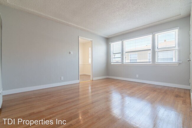Building Photo - 6036 10th Ave