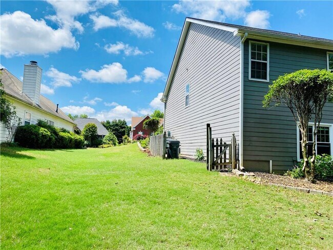 Building Photo - 332 Kirkwell Ives Dr