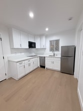 Building Photo - 442 E 44th Cir