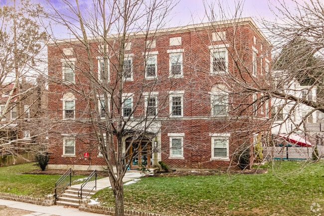 Building Photo - 2926 Porter St NW