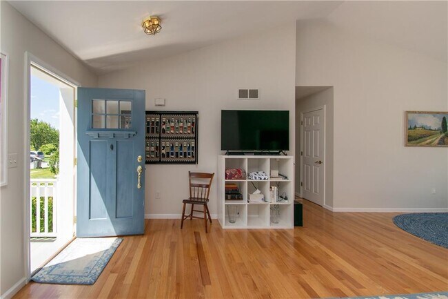 Building Photo - 46 Goldenrod Dr