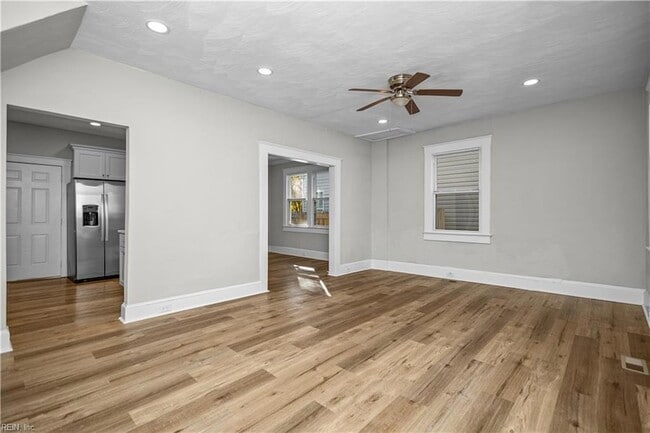 Building Photo - 229 Woodview Ave