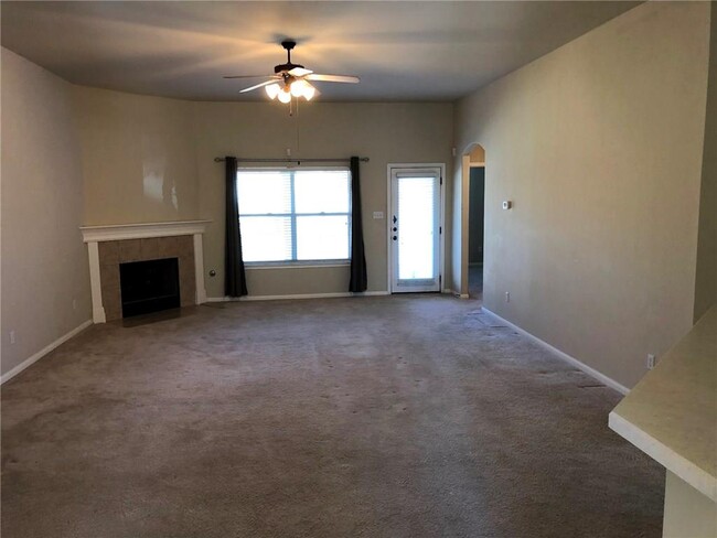 Building Photo - 4105 Meadow Bluff Way