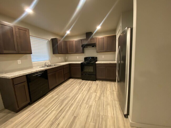Building Photo - Modern 3 Bedroom, 2 Bathroom Townhouse for...