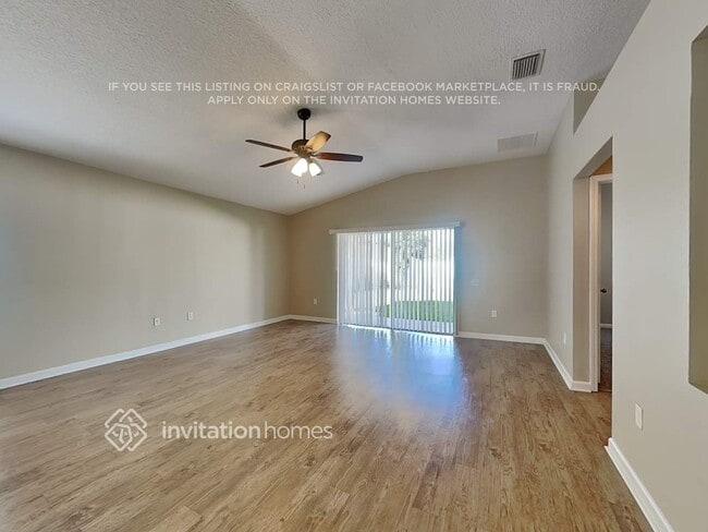 Foto del edificio - 7827 Outerbridge St