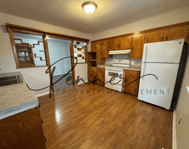 Building Photo - 811 S Hardy Ave