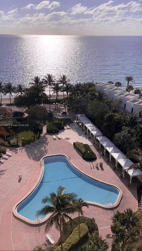 Primary Photo - 3001 S Ocean Dr