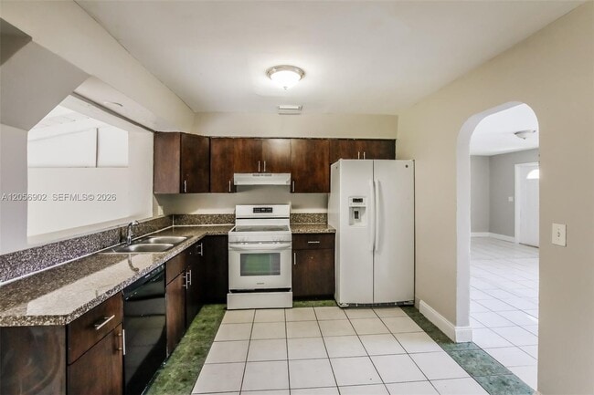 Building Photo - 7171 SW 10th Ct