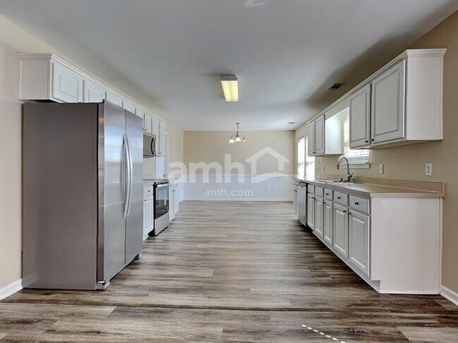 Foto del edificio - 4 Laurel Ln