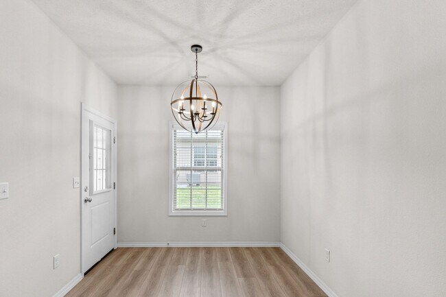 Foto del edificio - NEW LUXURY 3 BED 2 BATH 2 CAR GARAGE DUPLEX