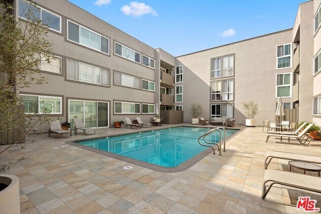 Foto del edificio - 1025 Kings Rd