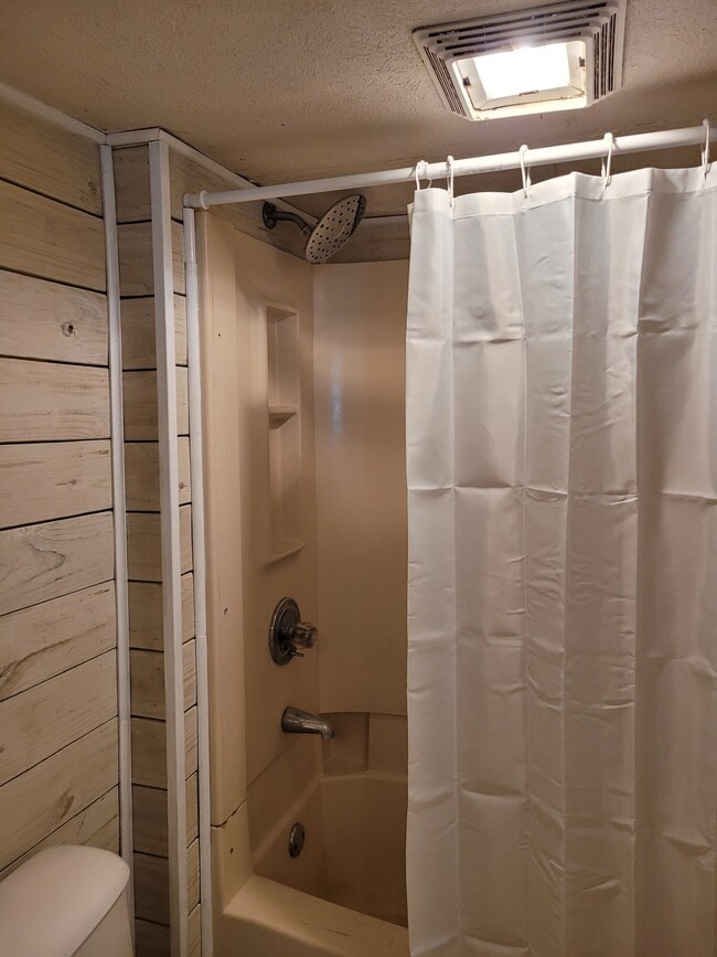 Building Photo - 805 S 14th St