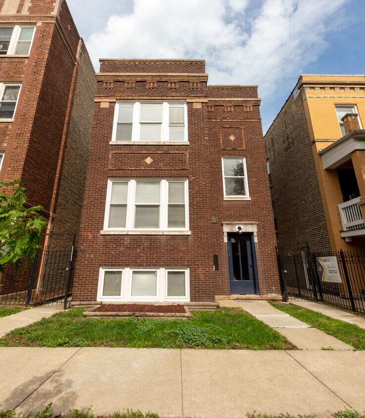 Primary Photo - 2850 W Barry Ave