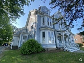 Building Photo - 40 Pond St
