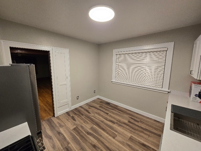 Foto del edificio - 1019 Widdicomb Ave NW