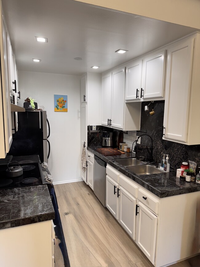 Foto del edificio - 5460 White Oak Ave