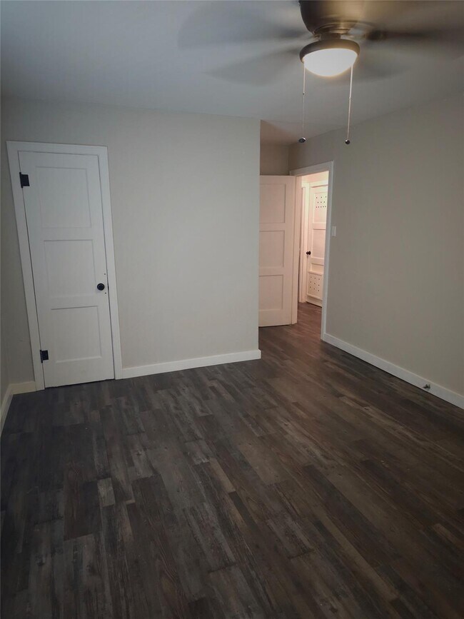 Building Photo - 5224 Mansfield Rd