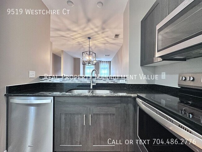Foto del edificio - 9519 Westchire Ct