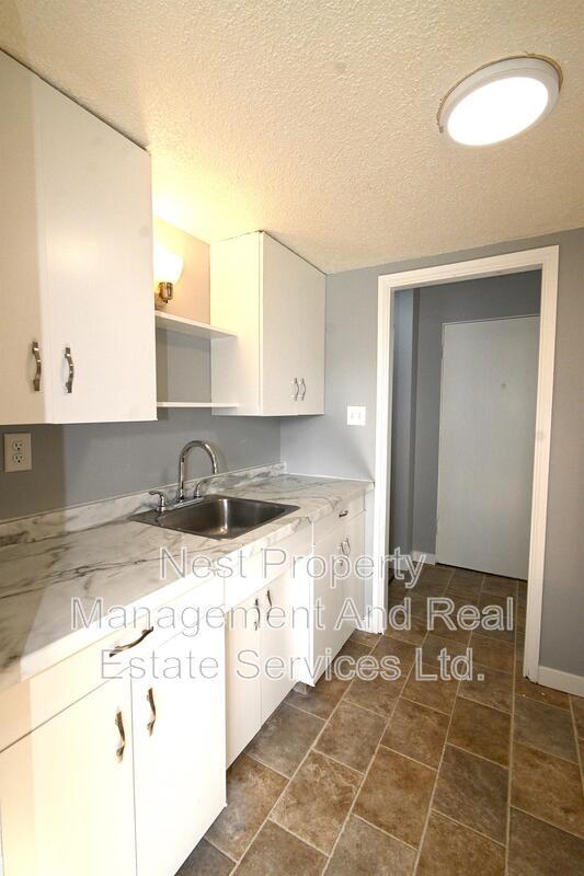 Building Photo - 626 Kinchant St