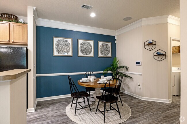 Escocia - 2 dormitorios, 2 baños - 1.075 pies cuadrados - Comedor - Abberly Pointe Apartment Homes