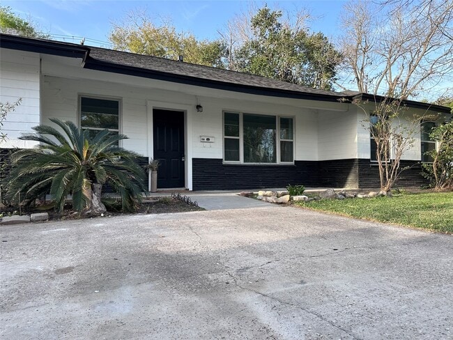 Foto del edificio - 608 W Lobit Ave