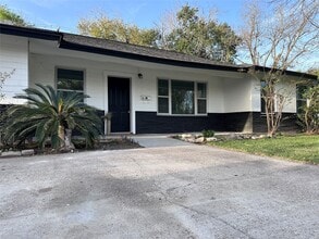 Building Photo - 608 W Lobit Ave