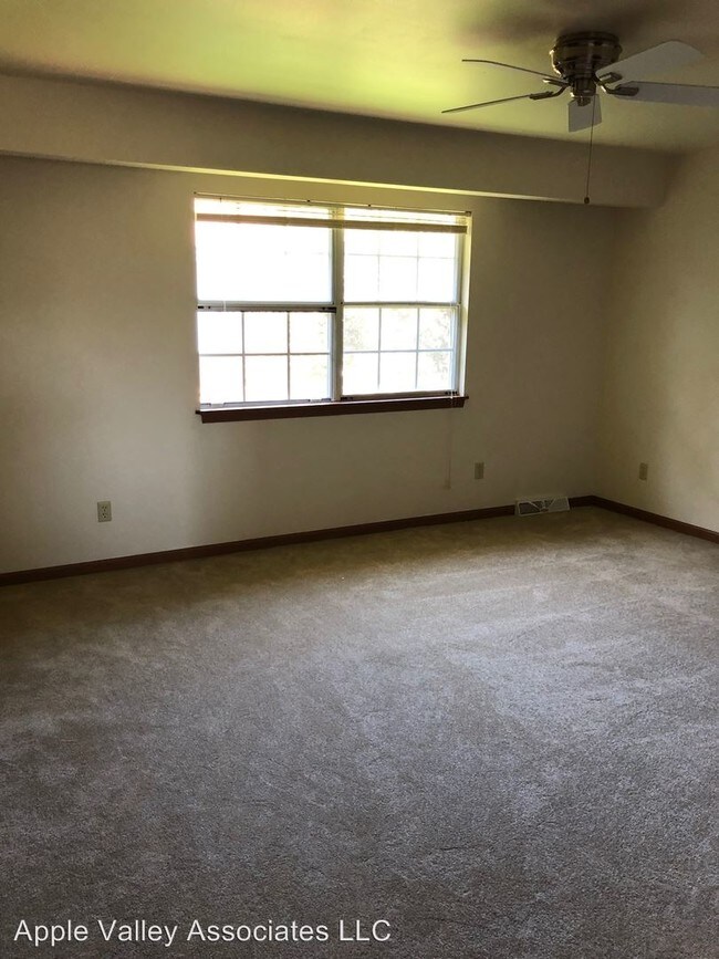 Foto del edificio - 8388 Apple Valley Dr