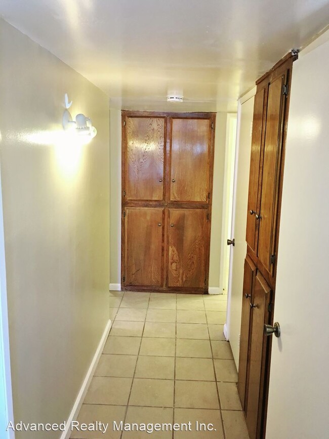 Building Photo - 3 br, 2 bath Apartment - 5020 Easton Dr