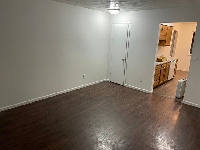 Foto del edificio - 720 Armstrong Rd