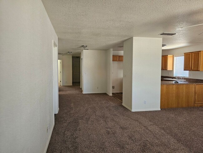 Building Photo - Unfurnished Long Term