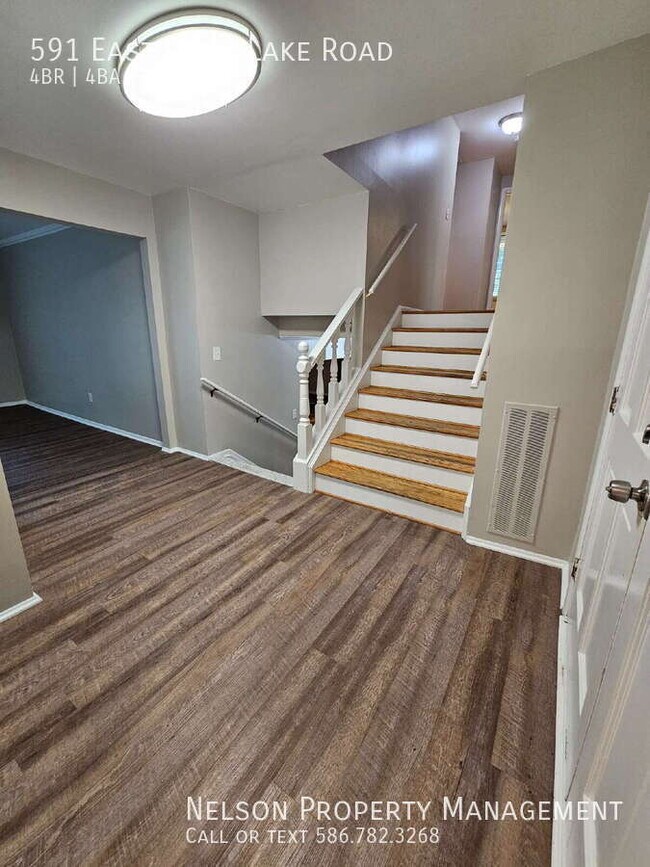 Foto del edificio - 591 E Long Lake Rd