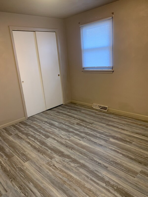 Foto del edificio - 1801 N Gentry Ln