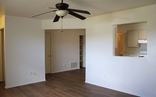 Foto del edificio - 6181 N Rockland Dr