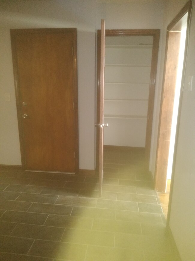 Foto del edificio - 320 N Pine Ave