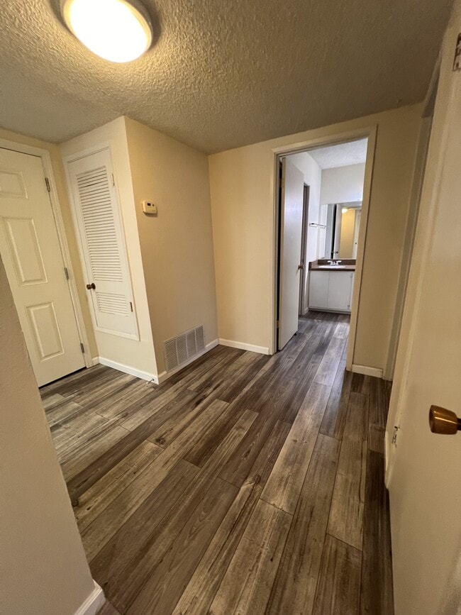 Foto del edificio - 302 Pleasant St