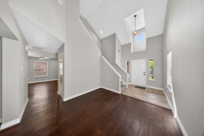 Foto del edificio - 7243 River Pines Dr