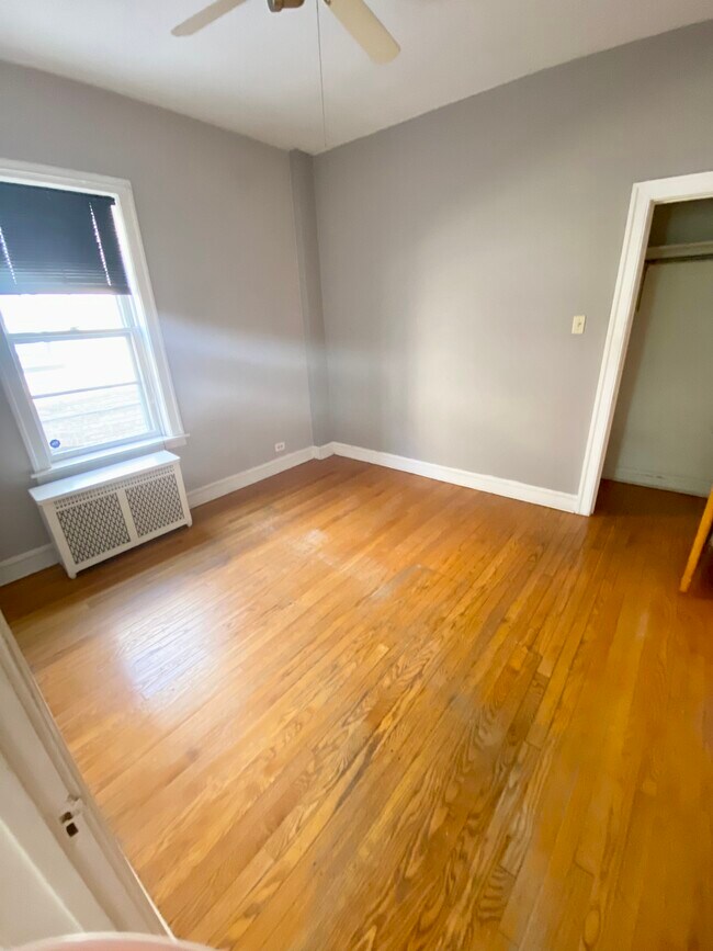 bedroom - 1312 N Kedzie Ave