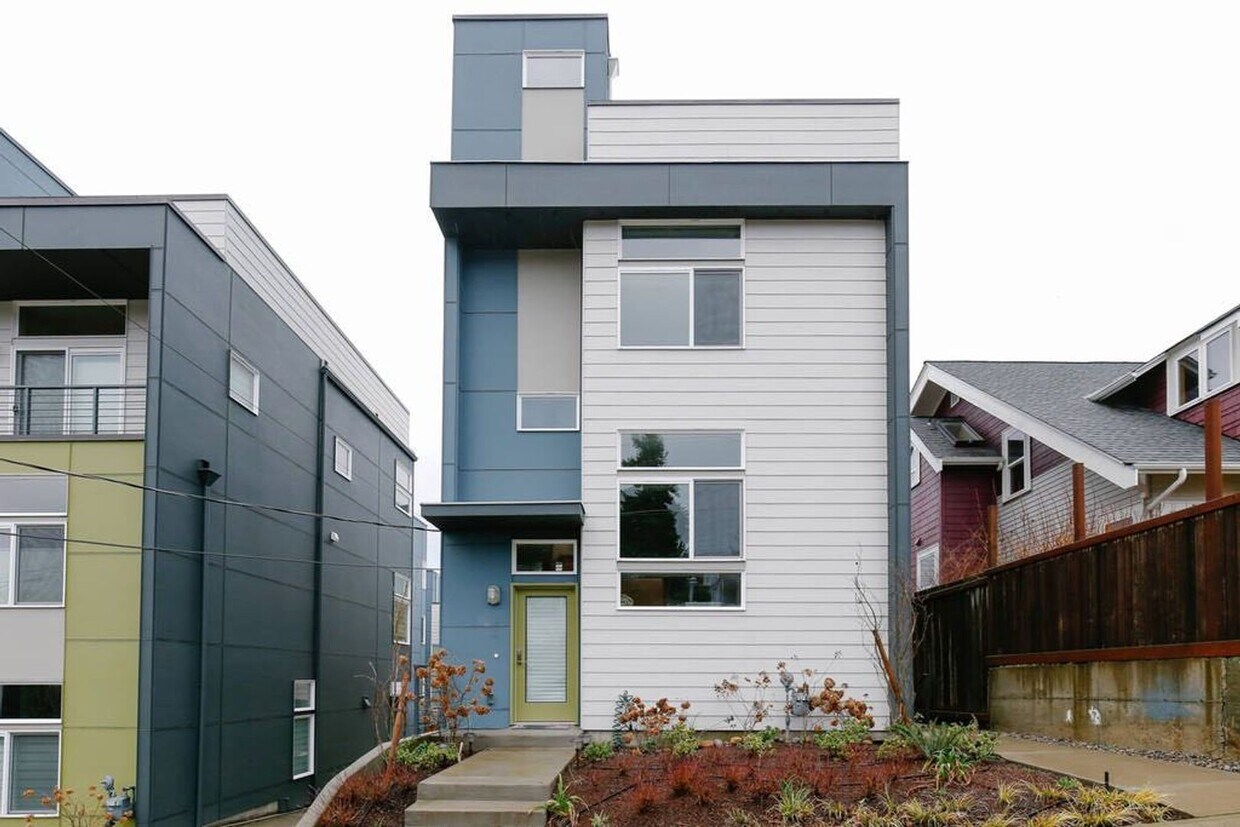 Primary Photo - Beautiful High end Central District Home f...