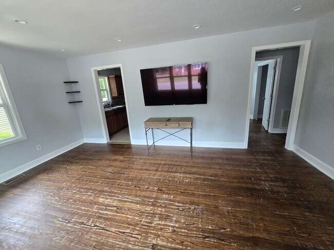 Building Photo - 2073 Seneca Dr