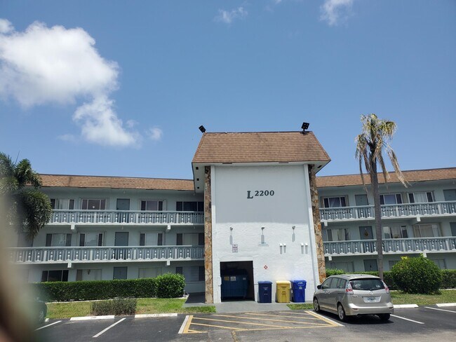 Foto del edificio - 2200 Springdale Blvd