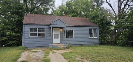 Building Photo - 1036 N Ash St