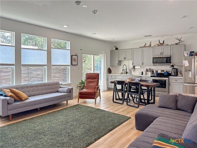 Foto del edificio - 1200 Willow Dr