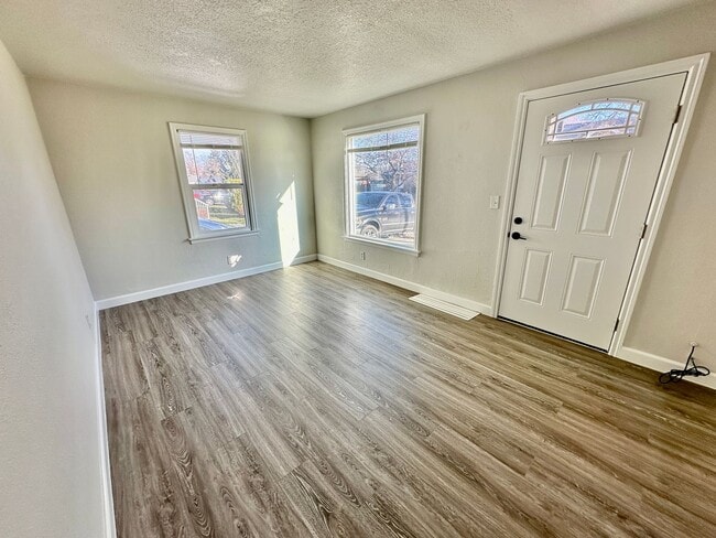 Building Photo - New on the Market!